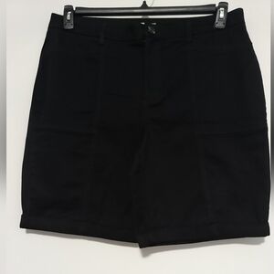 Women Black Shorts / Size 18